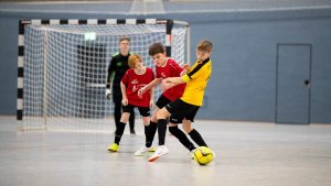 Die D-Junioren spielten am 13. Januar in Abtnaundorf im Rahmen des 6. LVZ-SPORTBUZZER-Cups um die Hallenmeistertitel des FVSL. (Foto: Alexander Prautzsch)