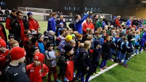 Die Bambini im Bereich des FVSL trugen am 9. Februar ihre HAllenendrunde im Rahmen des 6. LVZ-SPORTBUZZER-Cups aus. (Foto: Dirk Knofe)