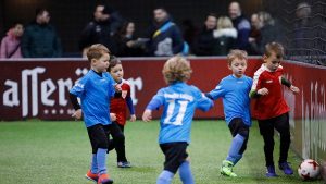 Die Bambini im Bereich des FVSL trugen am 9. Februar ihre HAllenendrunde im Rahmen des 6. LVZ-SPORTBUZZER-Cups aus. (Foto: Dirk Knofe)