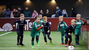 Die Bambini im Bereich des FVSL trugen am 9. Februar ihre HAllenendrunde im Rahmen des 6. LVZ-SPORTBUZZER-Cups aus. (Foto: Dirk Knofe)