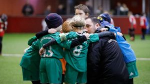 Die Bambini im Bereich des FVSL trugen am 9. Februar ihre HAllenendrunde im Rahmen des 6. LVZ-SPORTBUZZER-Cups aus. (Foto: Dirk Knofe)