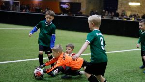Die Bambini im Bereich des FVSL trugen am 9. Februar ihre HAllenendrunde im Rahmen des 6. LVZ-SPORTBUZZER-Cups aus. (Foto: Dirk Knofe)