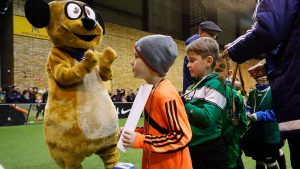 Die Bambini im Bereich des FVSL trugen am 9. Februar ihre HAllenendrunde im Rahmen des 6. LVZ-SPORTBUZZER-Cups aus. (Foto: Dirk Knofe)